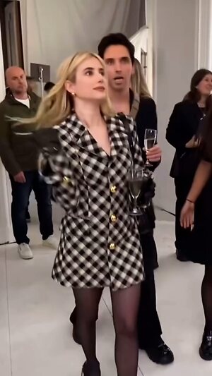 Emma Roberts Hot leaked photo #13