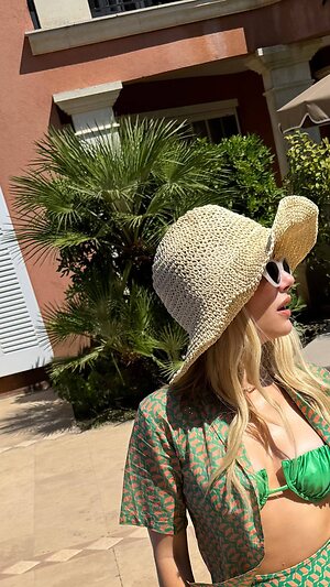 Emma Roberts Hot leaked photo #51