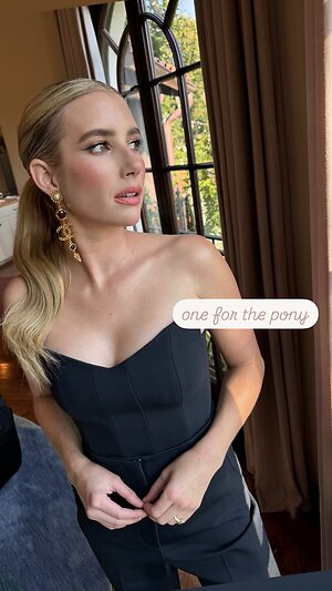 Emma Roberts Hot leaked photo #62