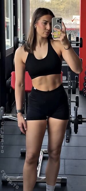Emma Scharmbeck photo