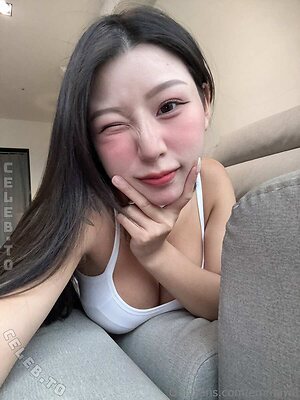 Emma Wu Nude Leaked Photo #17
