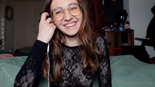 Emmi-Hill Nude Leaked Photo #17