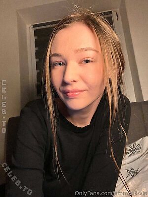 Emmi-Hill Nude Leaked Photo #30