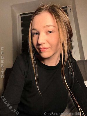 Emmi-Hill Nude Leaked Photo #32