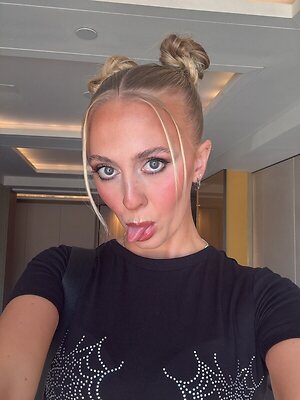 emwallbank leaked photo #2