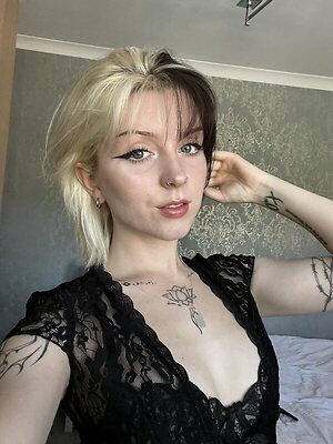 Emzeeni leaked photo #3