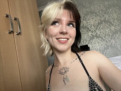 Emzeeni leaked photo #12