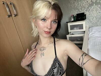 Emzeeni leaked photo #15