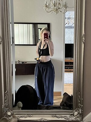 Emzeeni leaked photo #18