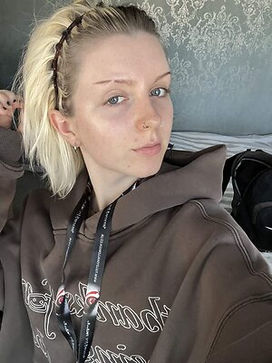 Emzeeni leaked photo #20
