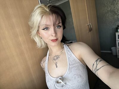 Emzeeni leaked photo #26