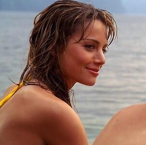 Erica Durance leaked photo #177