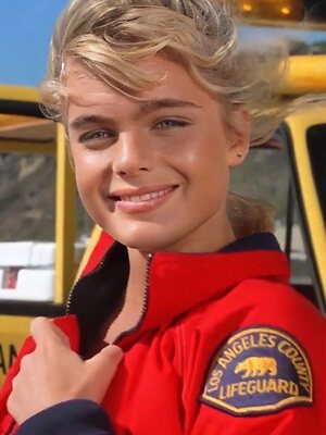 Erika Eleniak leaked photo #34