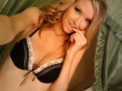 Erin Cummins leaked photo #10