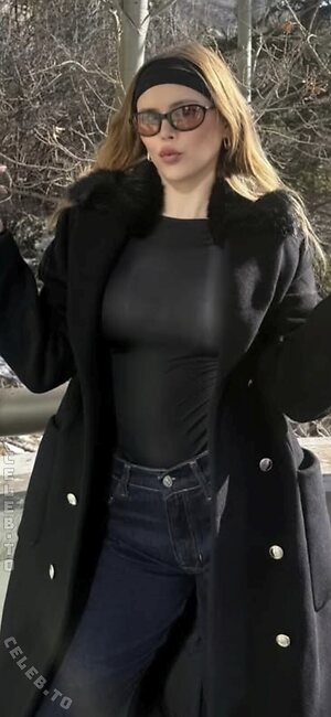 Erin Moriarty Nude Leaked Photo #28