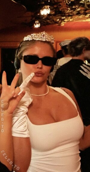 Erin Moriarty Nude Leaked Photo #36