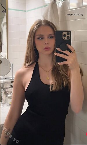 Erin Moriarty photo
