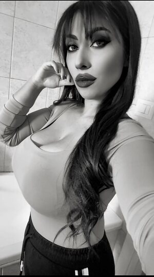 Erin Trimboli leaked photo #12
