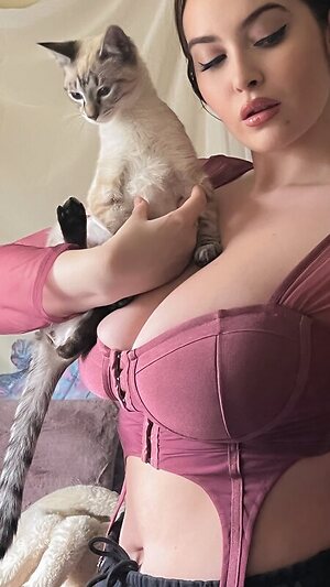Erinmhk leaked photo #2