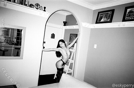 eskyperry Nude Leaked Photo #5