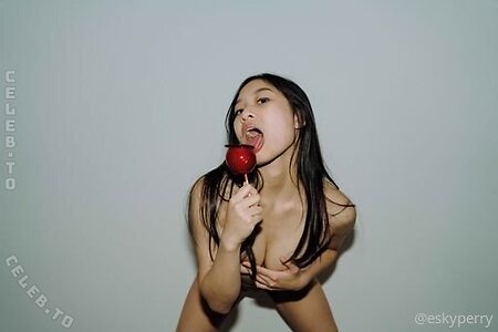 eskyperry Nude Leaked Photo #21