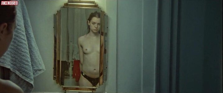Esme Creed-Miles leaked photo #40