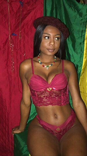Estefânia Logmar Nude Leaked Photo #42