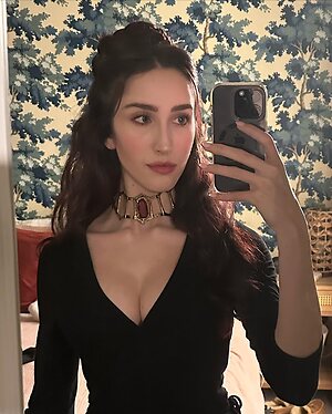 Estella Graves leaked photo #14
