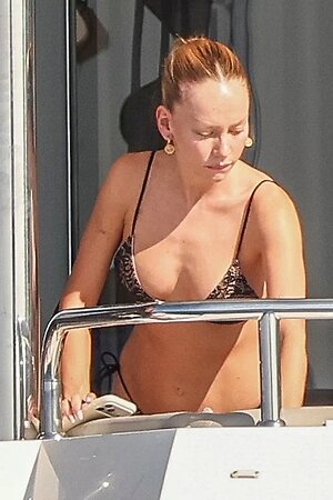 Ester Exposito leaked photo #187