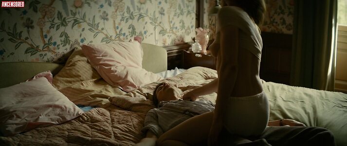 Esther Comar leaked photo #4