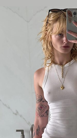 Esther McGregor leaked photo #8