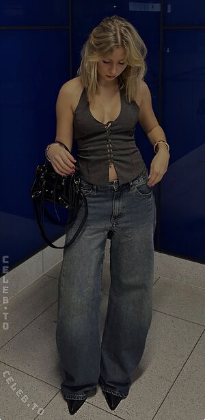 evaaklm Nude Leaked Photo #15