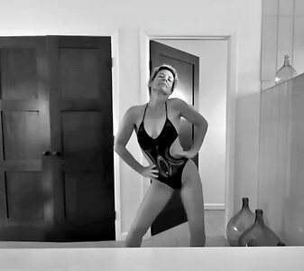 Evangeline Lilly Hot leaked photo #29