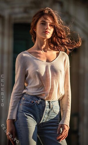 Eve Dumon photo