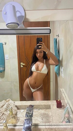 Evelly Alves