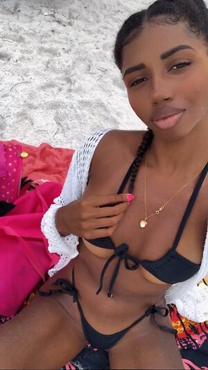 @Evellynn_b Nude Leaked Photo #8