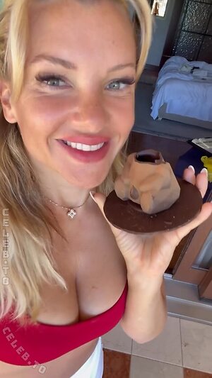 Evelyn Burdecki photo