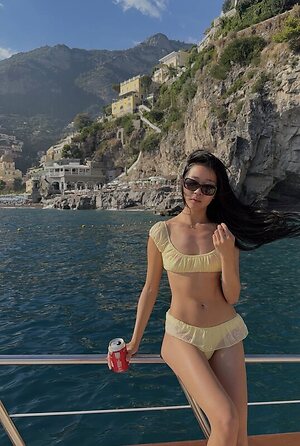 Evelyn Ha leaked photo #5