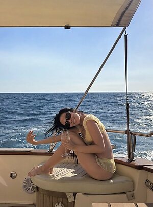 Evelyn Ha leaked photo #6