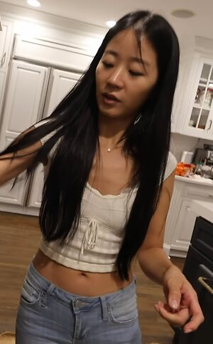 Evelyn Ha leaked photo #61