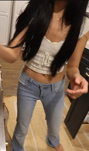 Evelyn Ha leaked photo #64