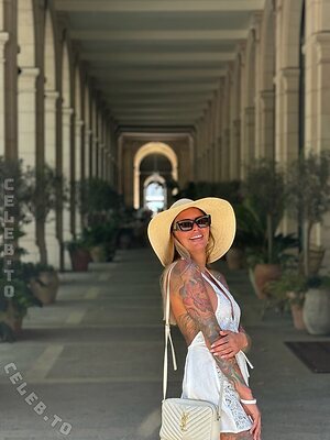 evelynuncovered photo