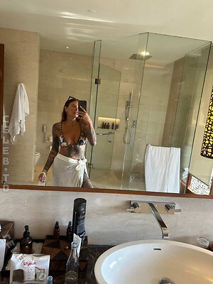 evelynuncovered Nude Leaked Photo #40