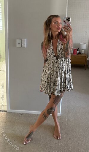 evelynuncovered photo