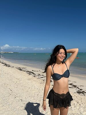 ExtraEmily Nude Leaked Photo #12