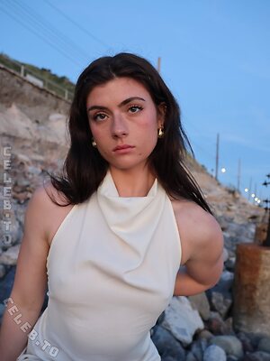 Faith Ordway Nude Leaked Photo #7