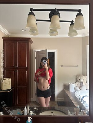 FanFan Nude Leaked Photo #2