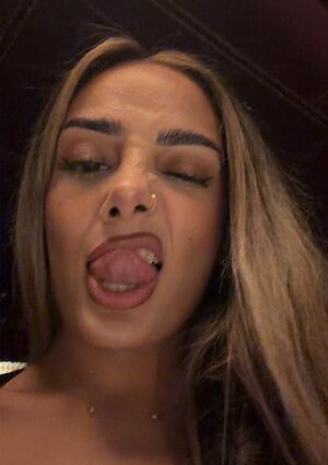 Farah Shams leaked photo #2