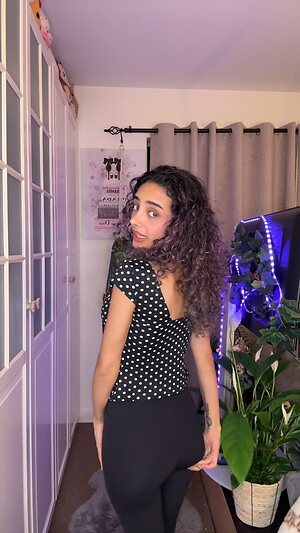 Farah Shams leaked photo #8