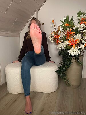 feetlesly leaked photo #106